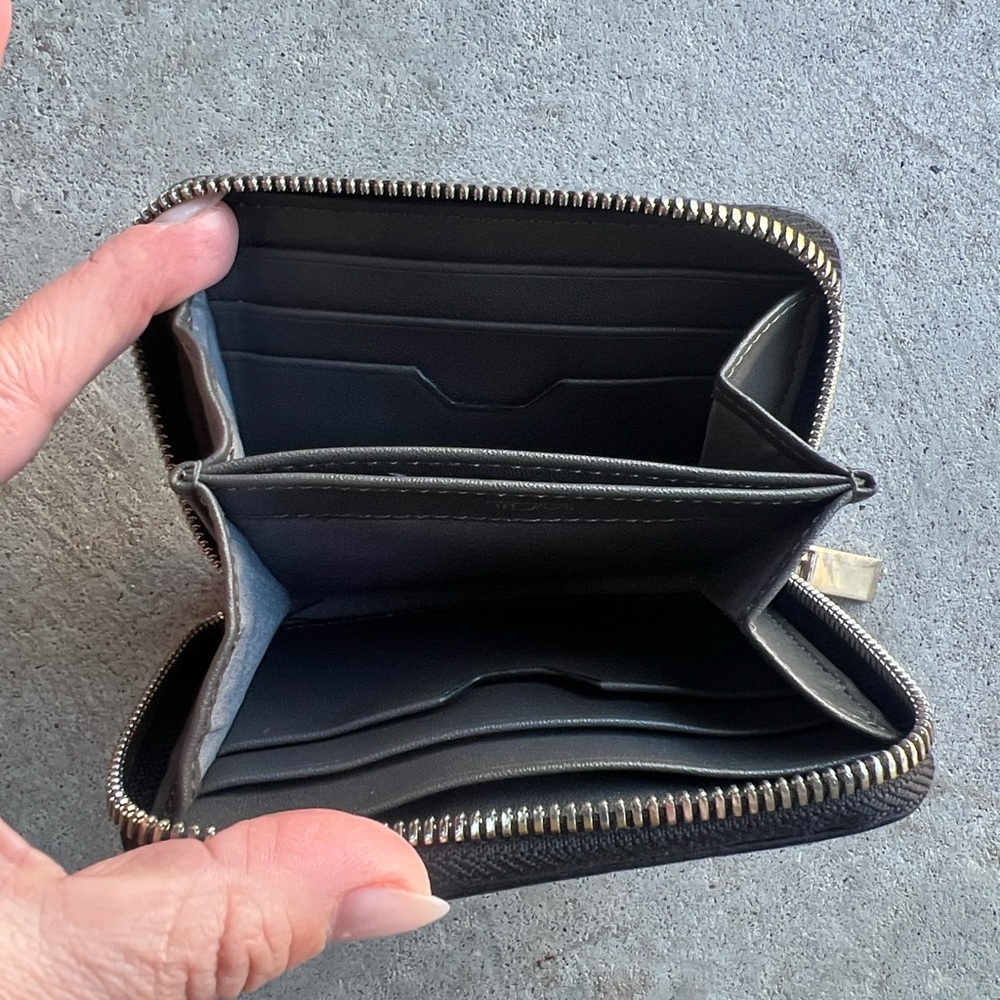 Tumi Sinclair Zip Around Small Wallet black leather. - Picture 5 of 5